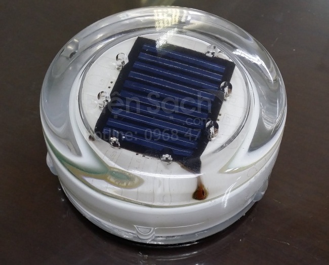 Đèn năng lượng mặt trời sân vườn LZ-05