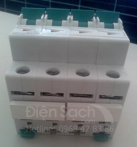 Thiết bị đóng cắt 1000VDC 20A
