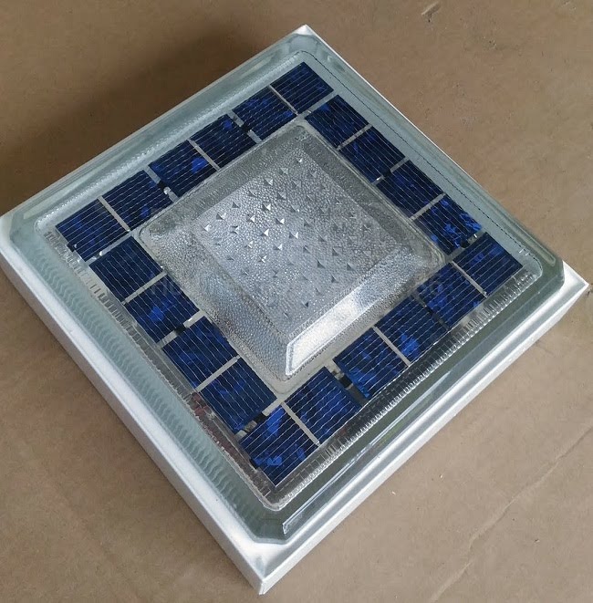 Đèn năng lượng mặt trời sân vườn Apollo 920
