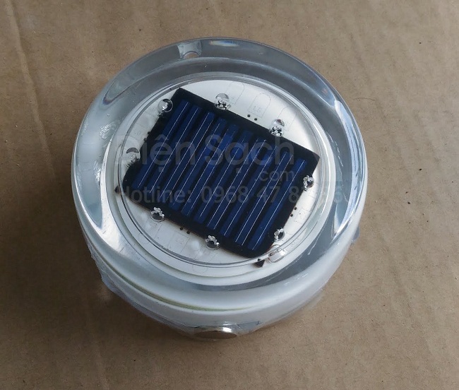 Đèn năng lượng mặt trời sân vườn LZ-05