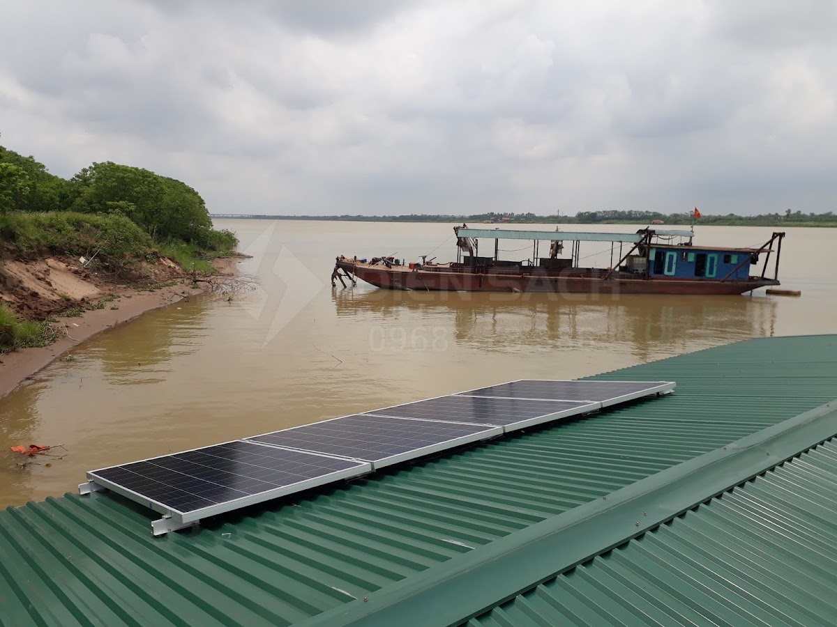 Hệ thống điện mặt trời trên sông