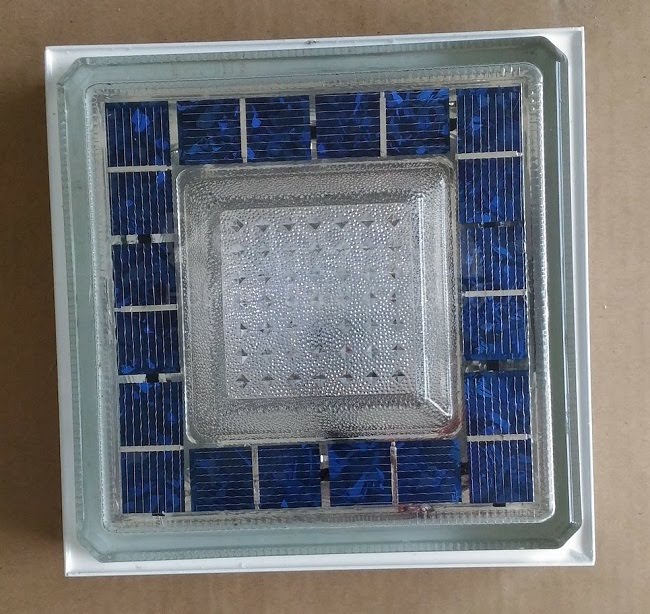 Đèn năng lượng mặt trời sân vườn Apollo 920